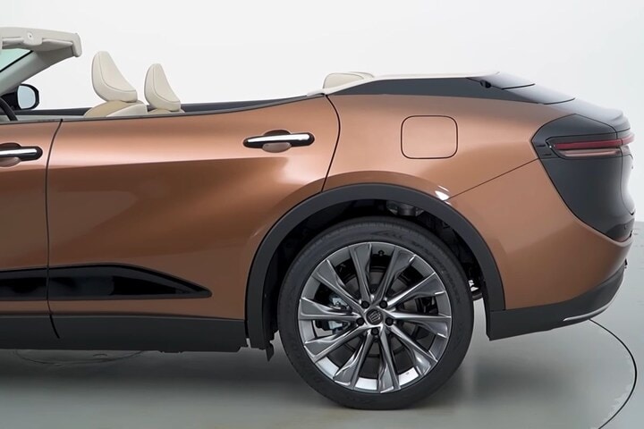 Toyota Crown Crossover Cabriolet en Century SUV Cabriolet