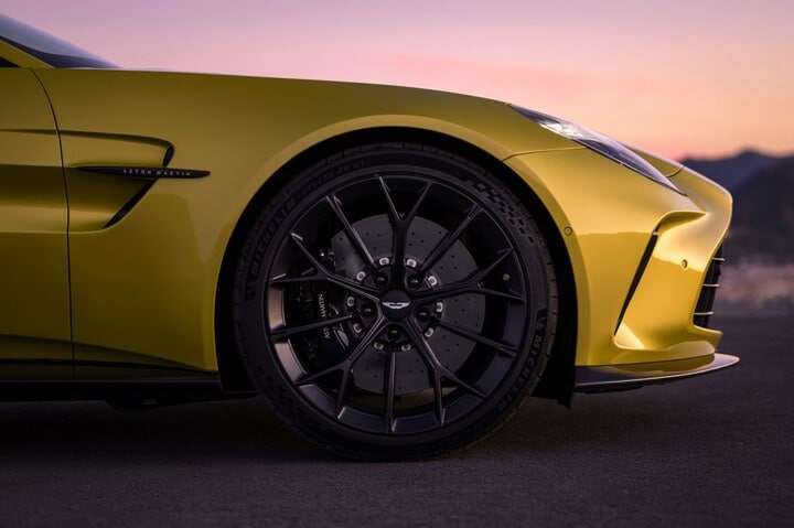Aston Martin Vantage