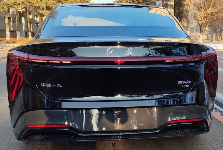 Hongqi EH7