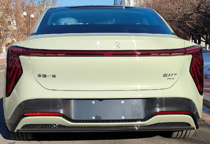 Hongqi EH7