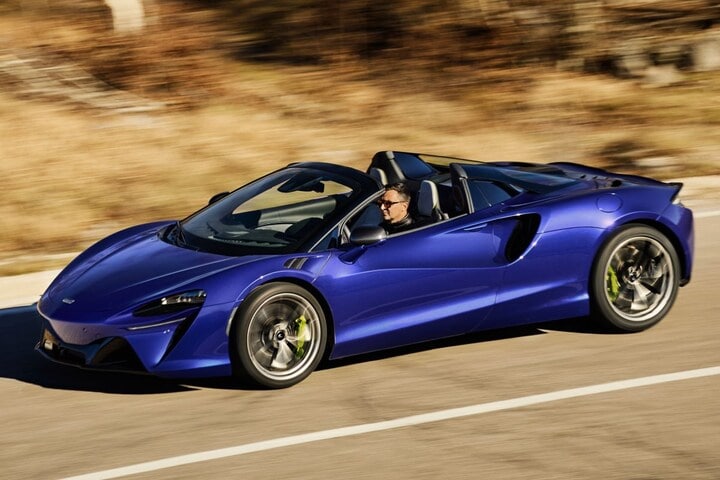 McLaren Artura Spider