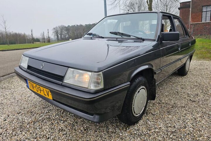 Renault 9