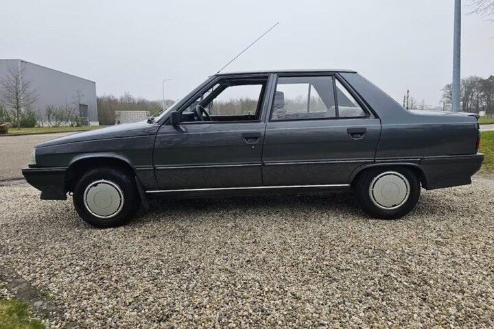 Renault 9