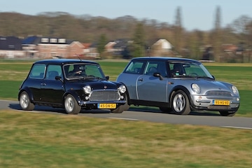 New Mini naast oude Mini