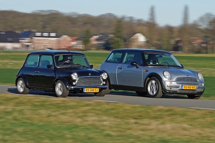 New Mini naast oude Mini