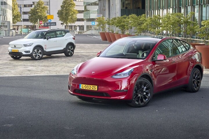 Volvo XC40 - Tesla model Y