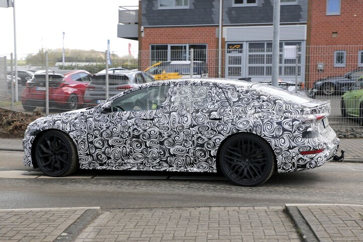 Audi RS6 e-tron spyshots