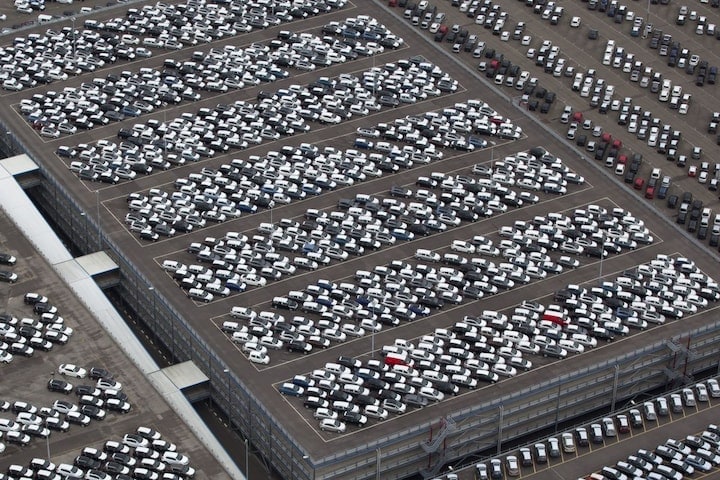Auto's in haven Rotterdam (ANP)