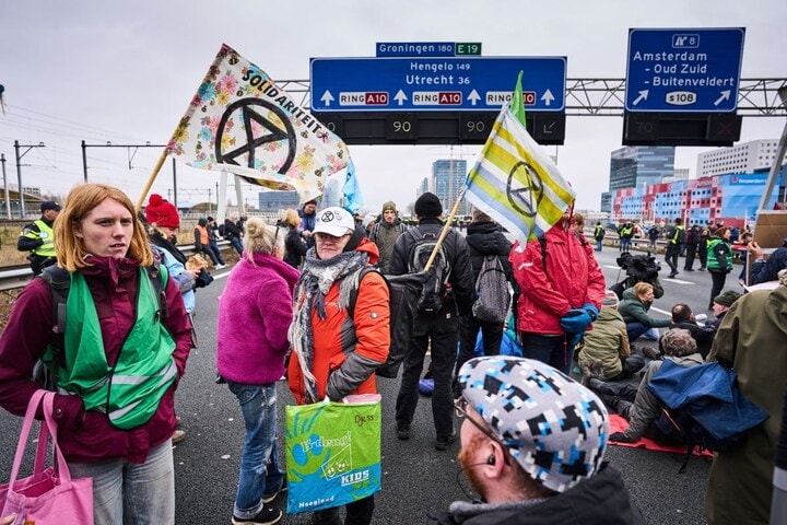 Extinction Rebellion A10 klimaatactivisten Amsterdam