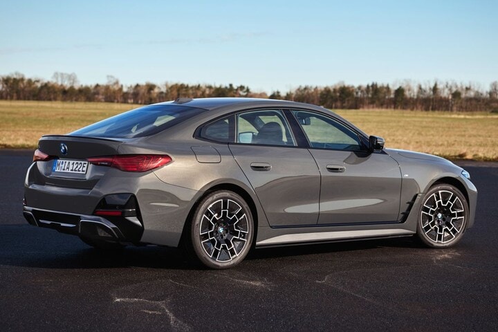 BMW i4