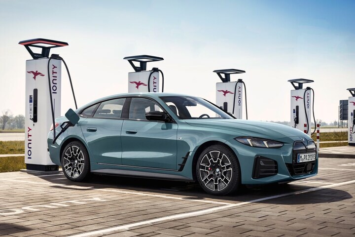 BMW i4