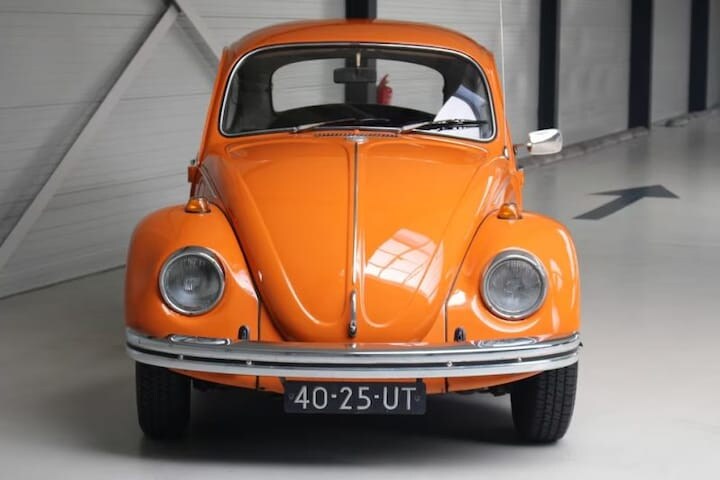 Oranje autootjes