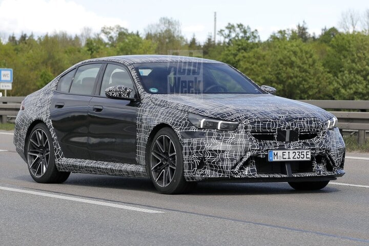 BMW M5 spyshtos