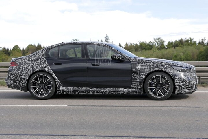 BMW M5 spyshtos