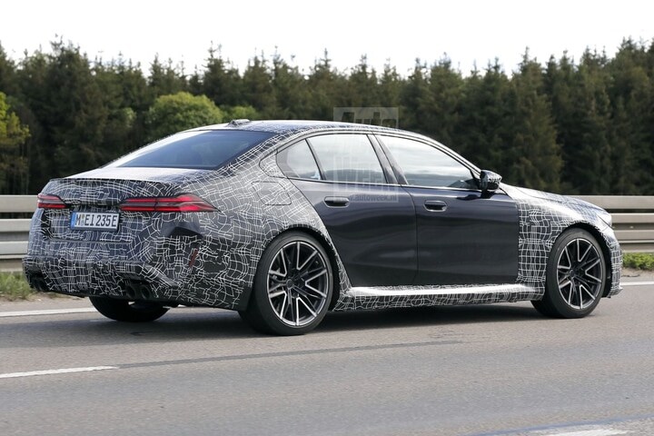 BMW M5 spyshtos