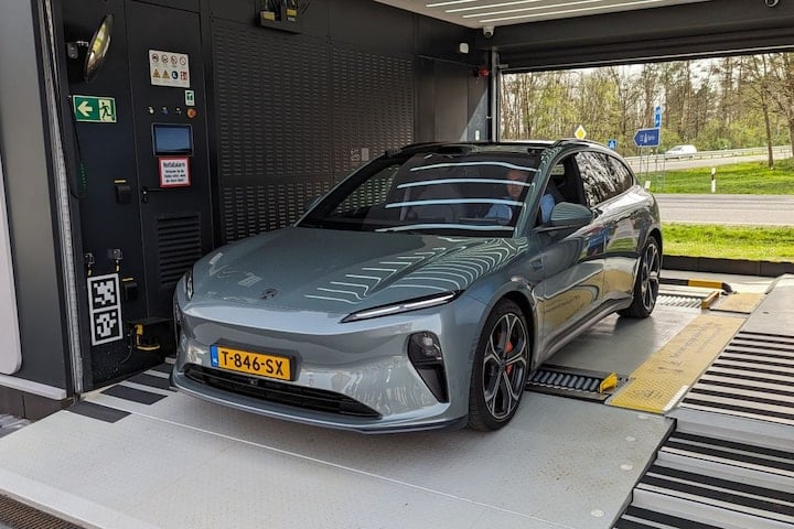 Nio ET5 Touring bij accuwisselstations