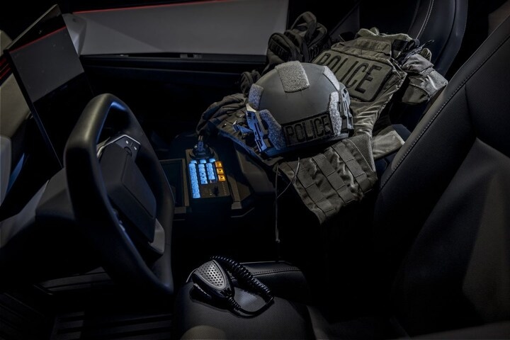 Tesla Cybertruck Up.Fit