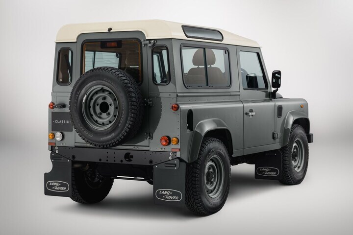 Land Rover Defender Works V8 Daktari Edition