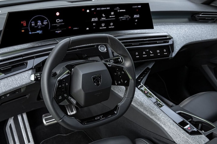 Peugeot e-3008 Renault Scenic dubbeltest