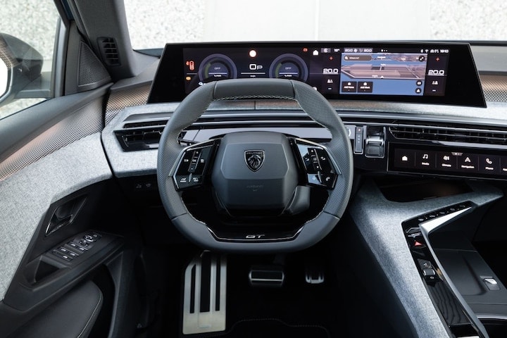 Peugeot e-5008