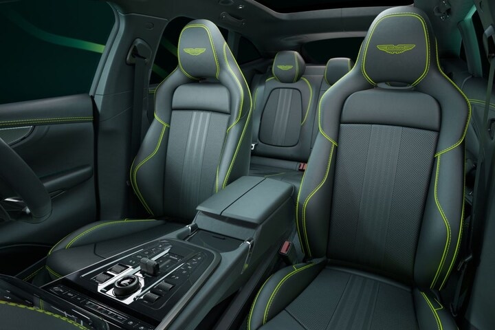 Aston Martin DBX707 AMR24