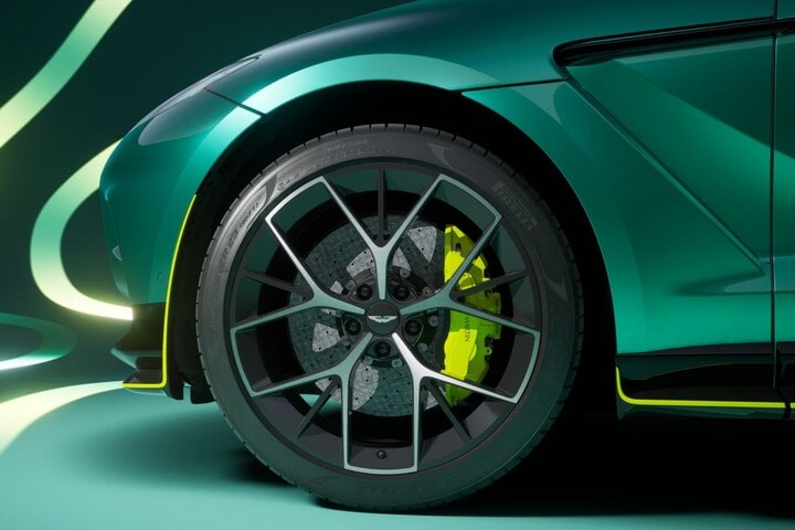 Aston Martin DBX707 AMR24