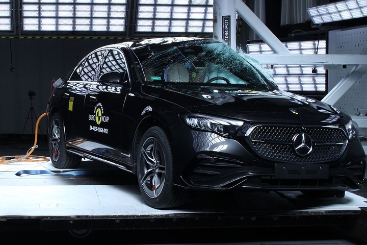 Euro NCAP Duster Passat Kodiaq Superb E-klasse Swift