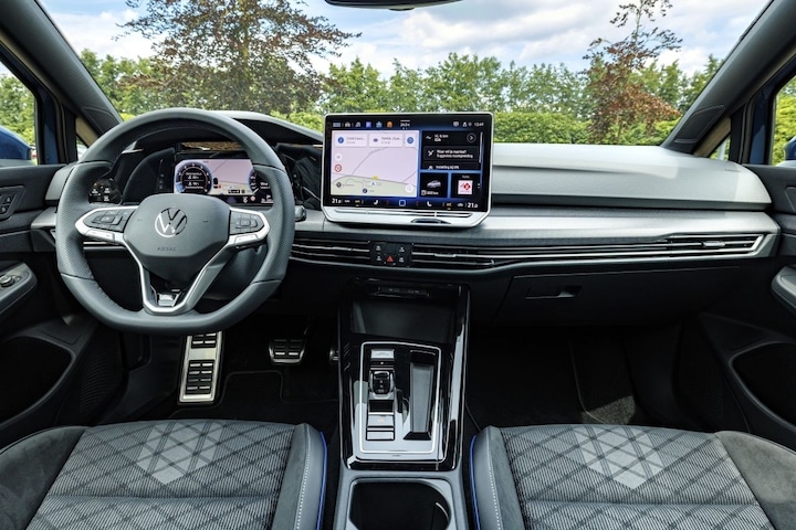 Volkswagen Golf - 2024