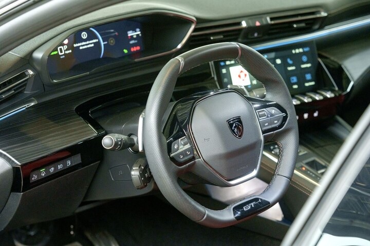 Peugeot 508 SW Hybrid 225
