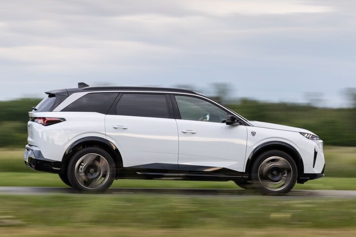 Peugeot e-5008