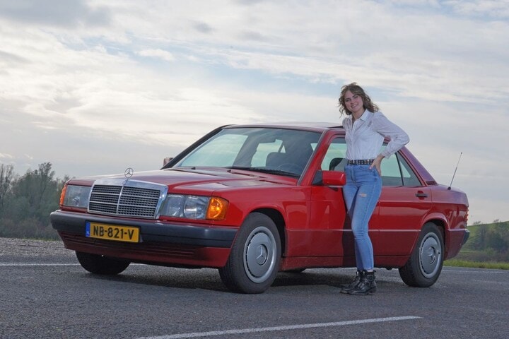 Broer en zus rijden allebei 30 jaar oude Mercedes-Benz