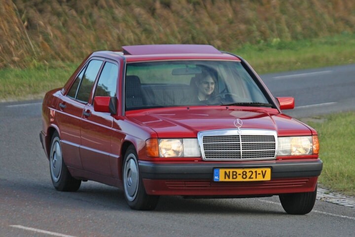 Broer en zus rijden allebei 30 jaar oude Mercedes-Benz