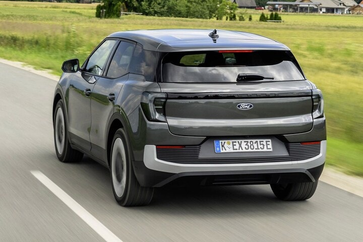 Ford Explorer Limited Edition Extended Range RWD