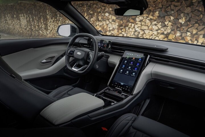 Ford Explorer Limited Edition Extended Range RWD