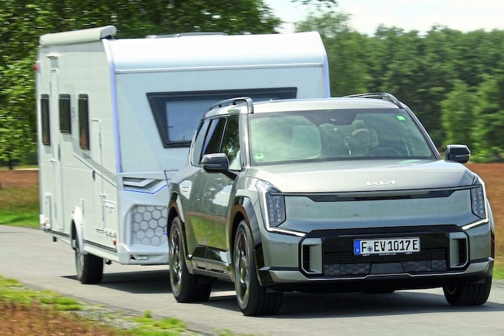 Kia EV9 met caravan