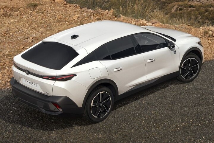 Peugeot e-408