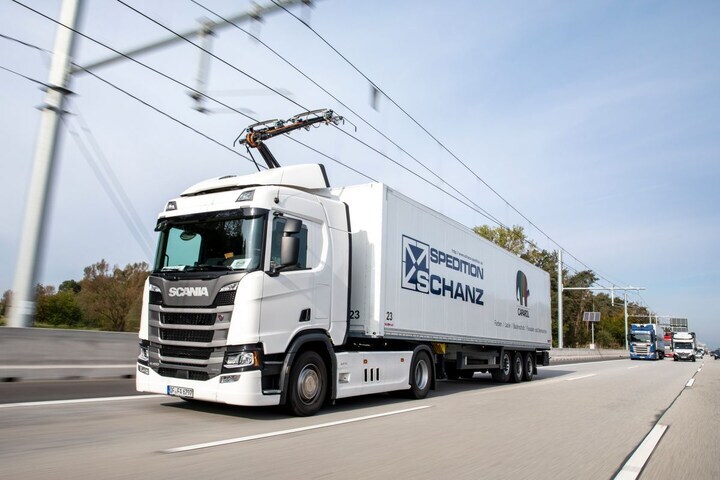Scania die elektrisch rijdt met bovenleiding