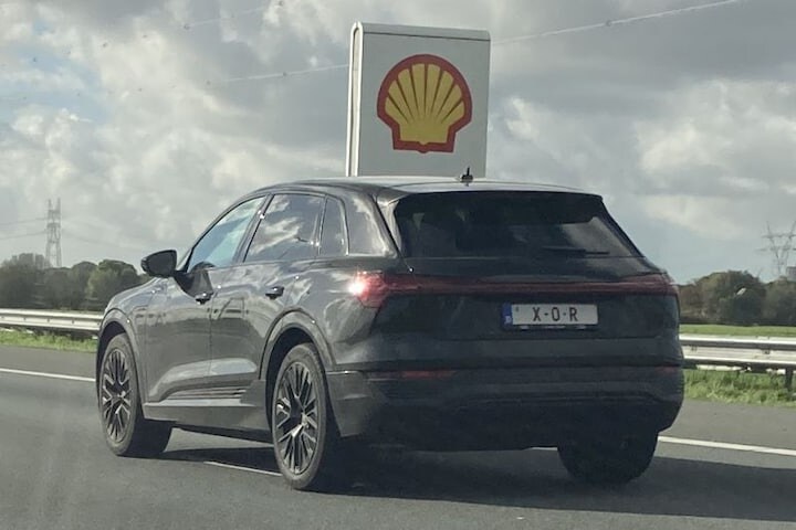 Gek Belgisch kenteken op een Audi E-tron