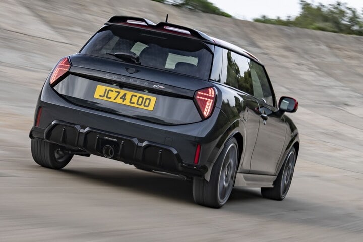Mini John Cooper Works (benzine)