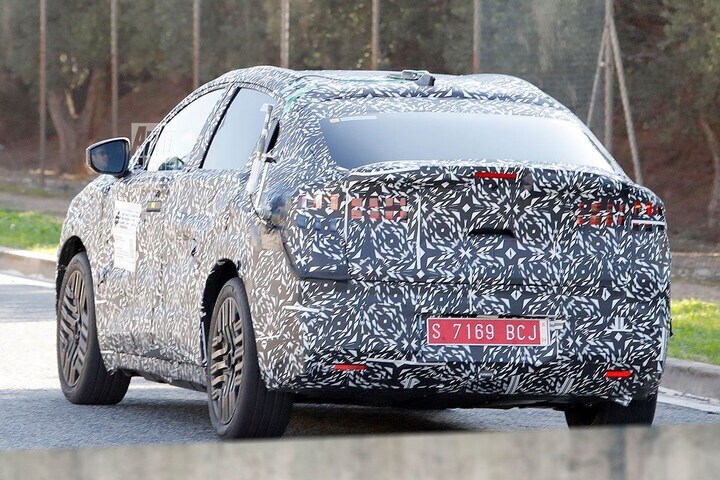 Spyshots Nissan Leaf