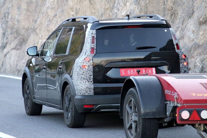 Dacia Jogger facelift spyshots