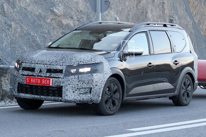 Dacia Jogger facelift spyshots