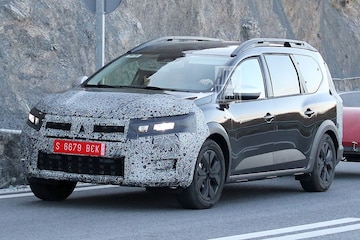 Dacia Jogger facelift spyshots