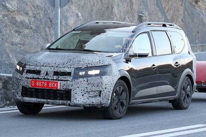 Dacia Jogger facelift spyshots