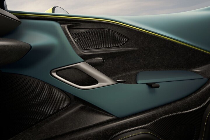 Aston Martin Valhalla