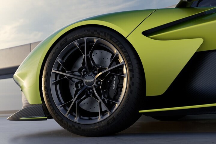 Aston Martin Valhalla