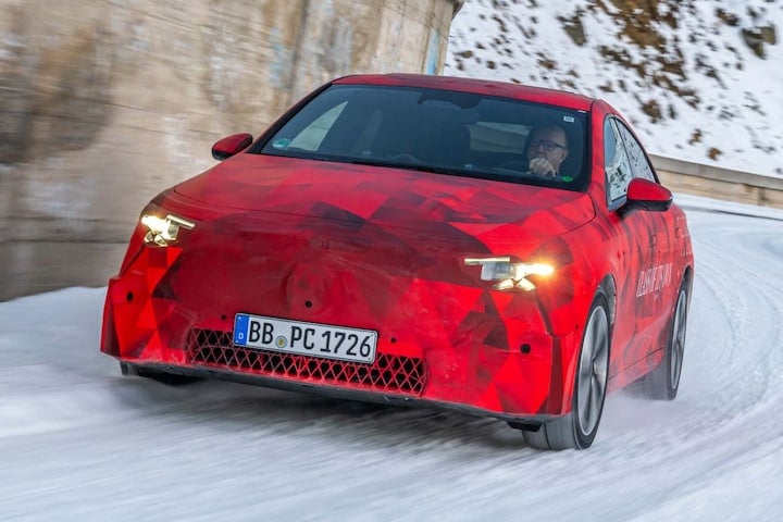 Mercedes-Benz CLA (Embargo 17-12)