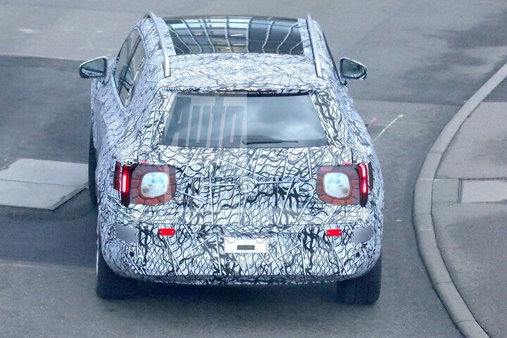 Mercedes-Benz GLB spyshots