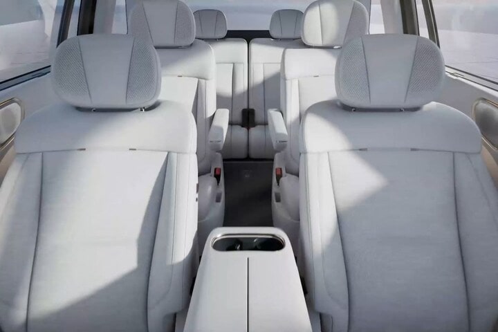 Lynk & Co 900