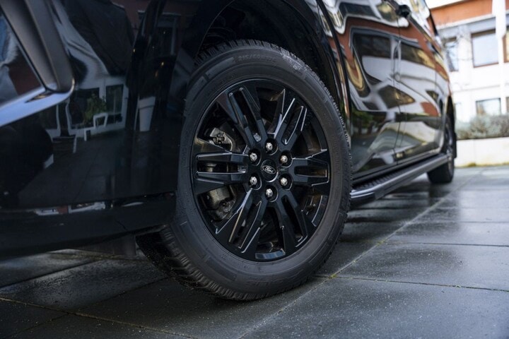 Ford Transit Custom Black Platinum